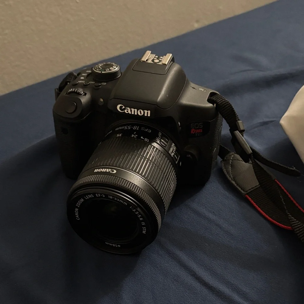 Canon EOS Rebel T6 Black with Lens